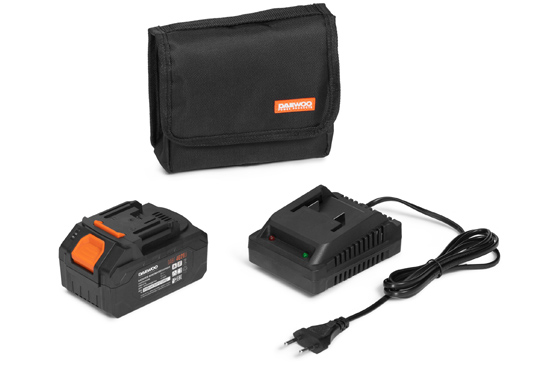 Комплектация SET включает один аккумулятор ёмкостью 21 В / 4 Ач и зарядное устройство. Для удобства хранения предусмотрена специальная сумка.