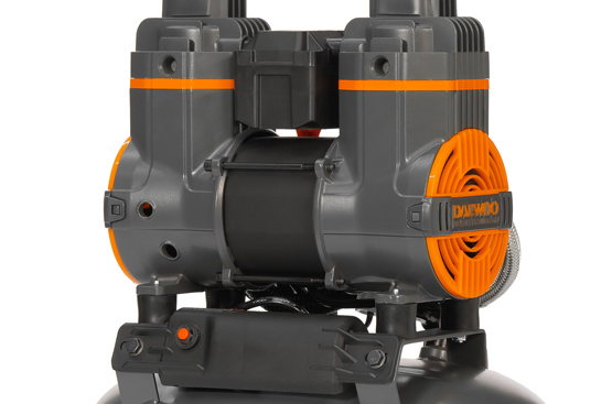 Защищен от перегрузок и перегрева. Обеспечивает бесшумную и эффективную работу и гарантирует производительность до 190 л/мин. Двигатель имеет низкий уровень вибрации и не требует сложного технического обслуживания, обеспечивая долгий срок службы и надежность компрессора.