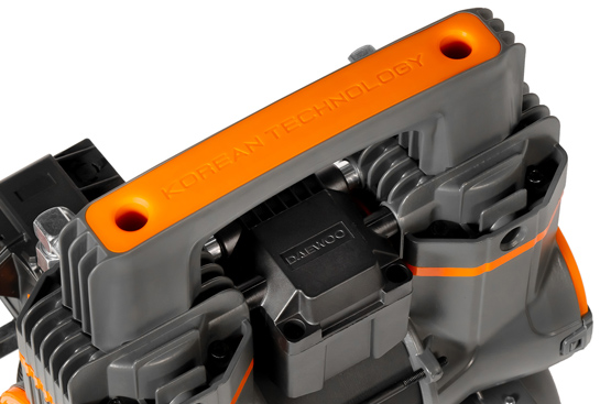 Позволяет быстро и с удобством перенести компрессор в любое место рабочего пространства.