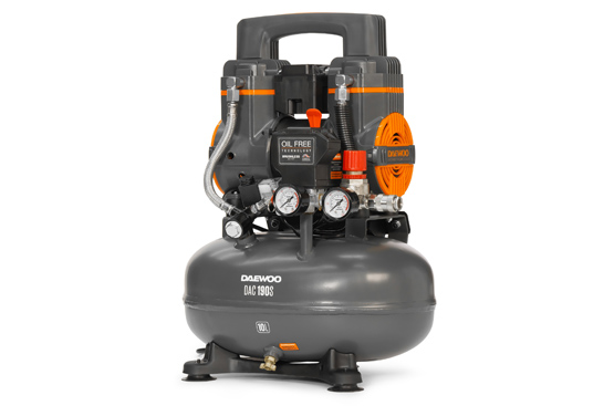 Уникальная форма бака делают компрессор удобным в транспортировке и хранении, позволяя сэкономить пространство на рабочем месте.