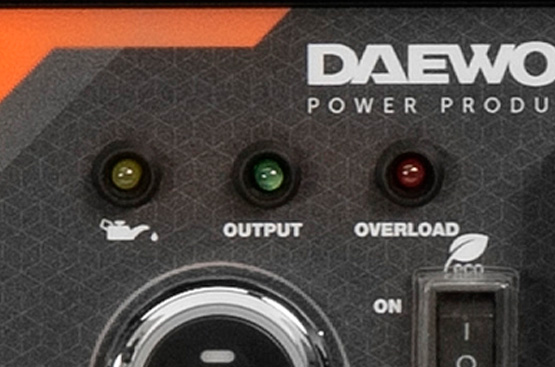 Индикатор выходного напряжения. Горит зеленым при нормальной работе генератора. Индикатор перегрузки. Не горит при нормальной работе генератора. Индикатор низкого уровня масла. Не горит при нормальной работе генератора.